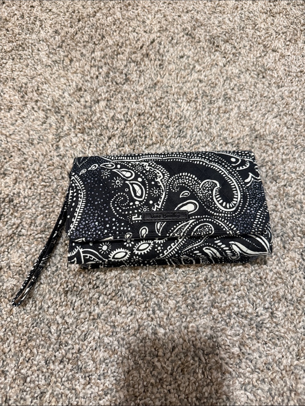 Vera Bradley Black & White Paisley Quilted Wristlet Card Holder